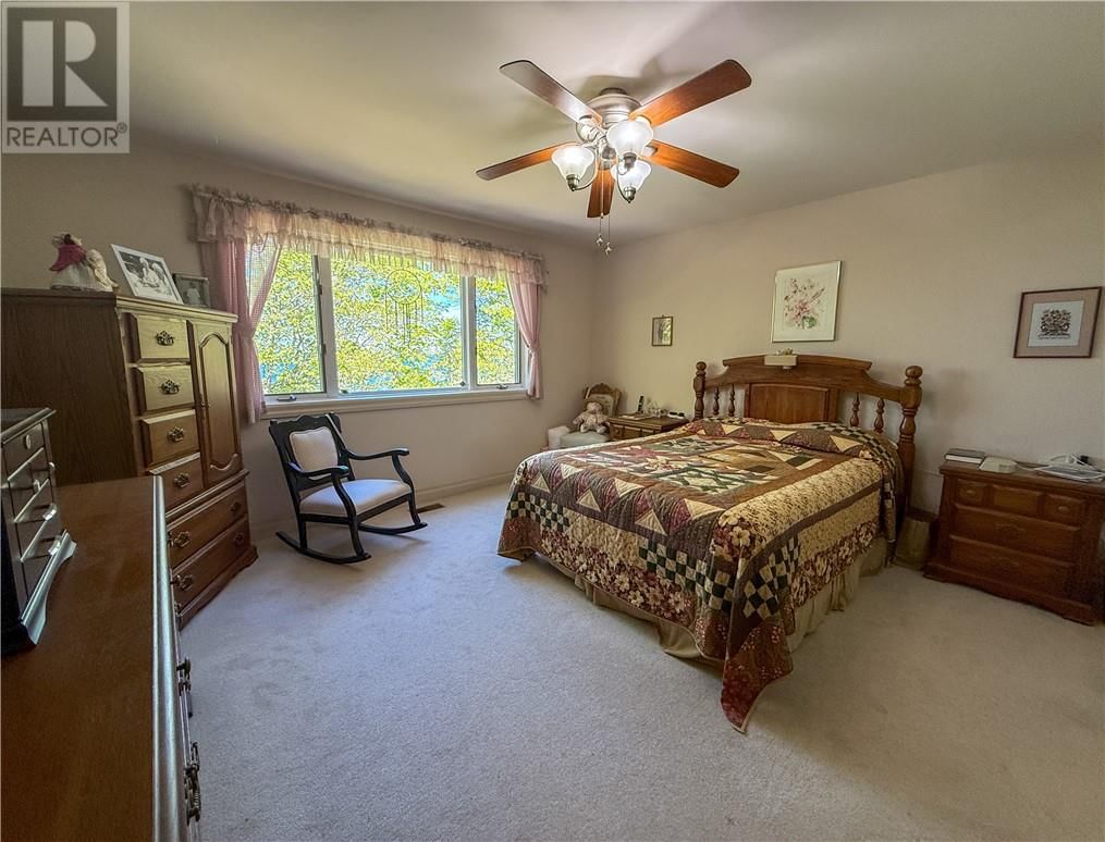 118 MAPLE DRIVE Image 40
