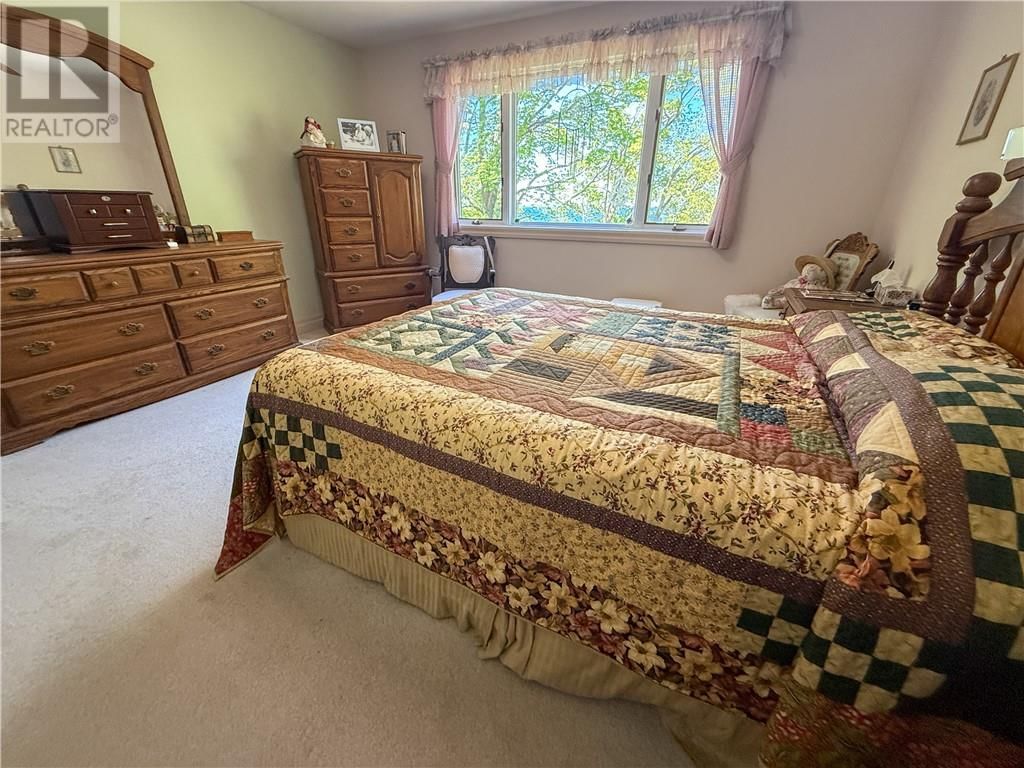 118 MAPLE DRIVE Image 41