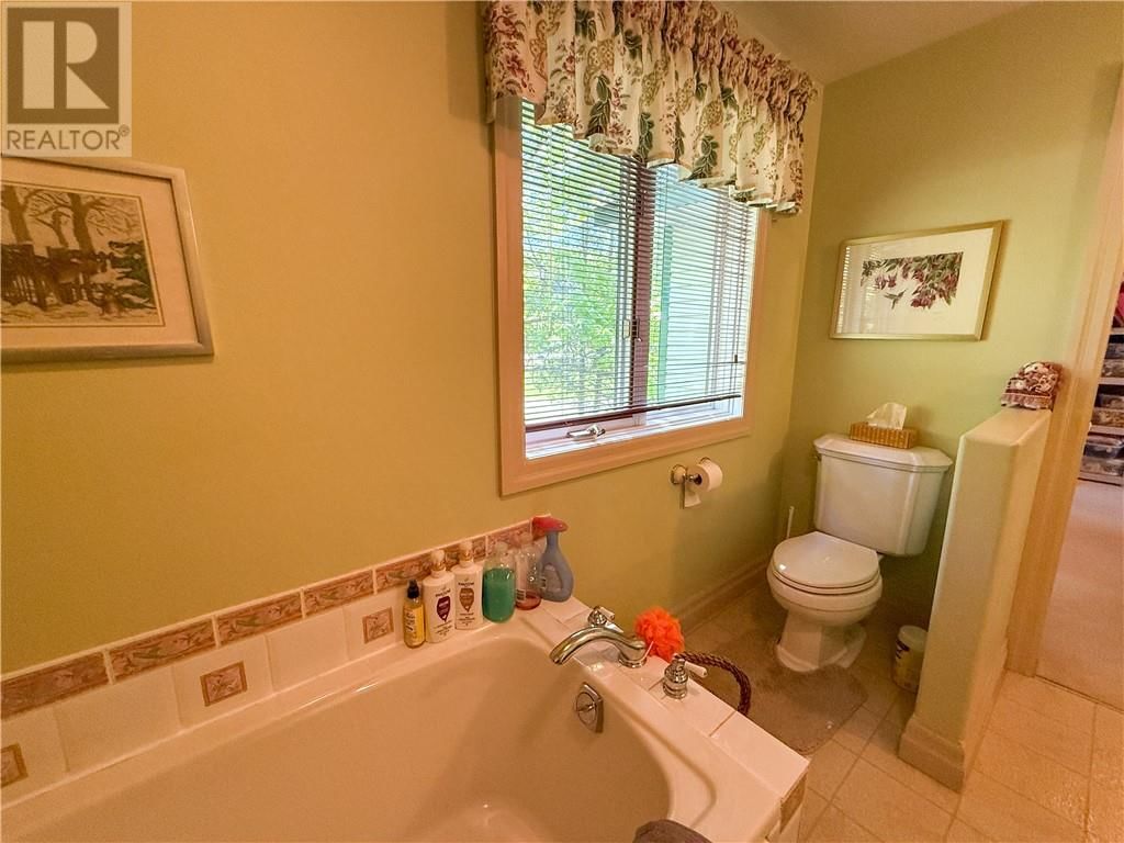 118 MAPLE DRIVE Image 45