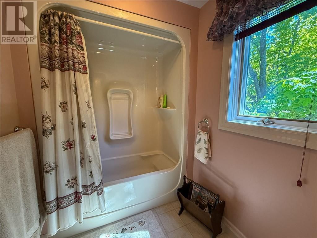 118 MAPLE DRIVE Image 51