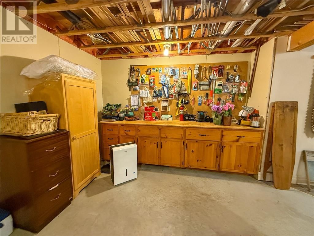 118 MAPLE DRIVE Image 53