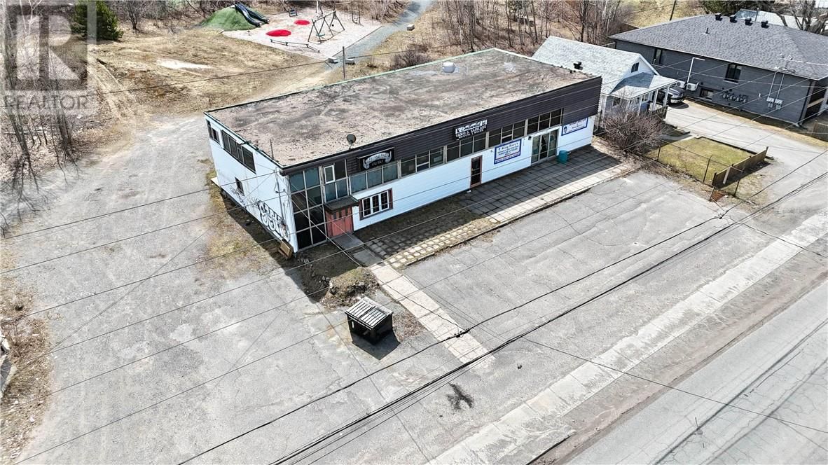 3516 FALCONBRIDGE Image 1