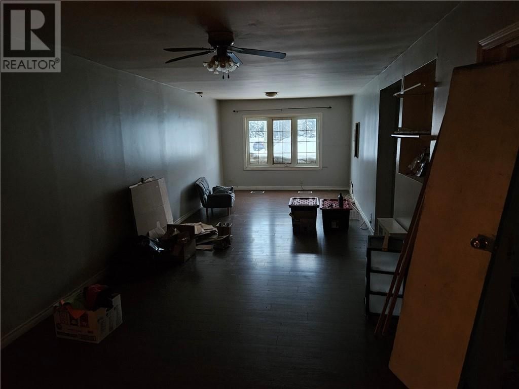 3516 FALCONBRIDGE Image 11