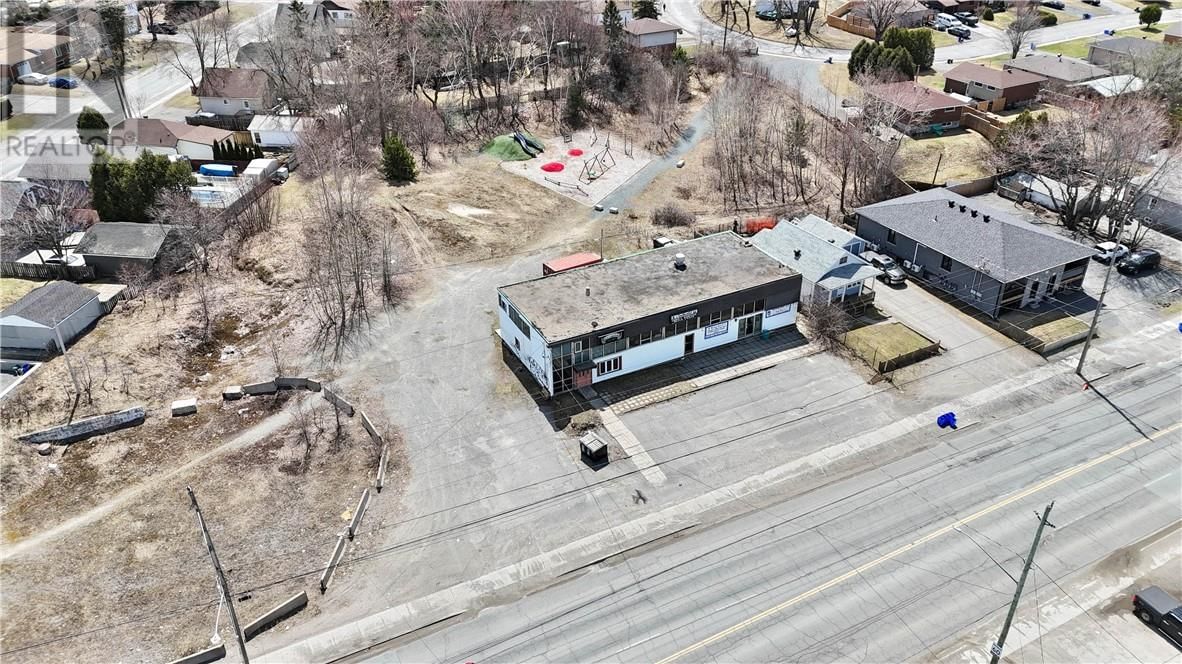 3516 FALCONBRIDGE Image 14