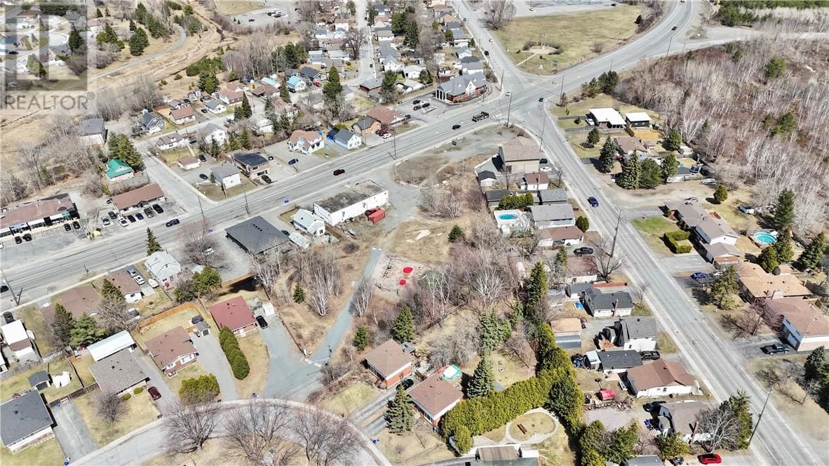 3516 FALCONBRIDGE Image 15