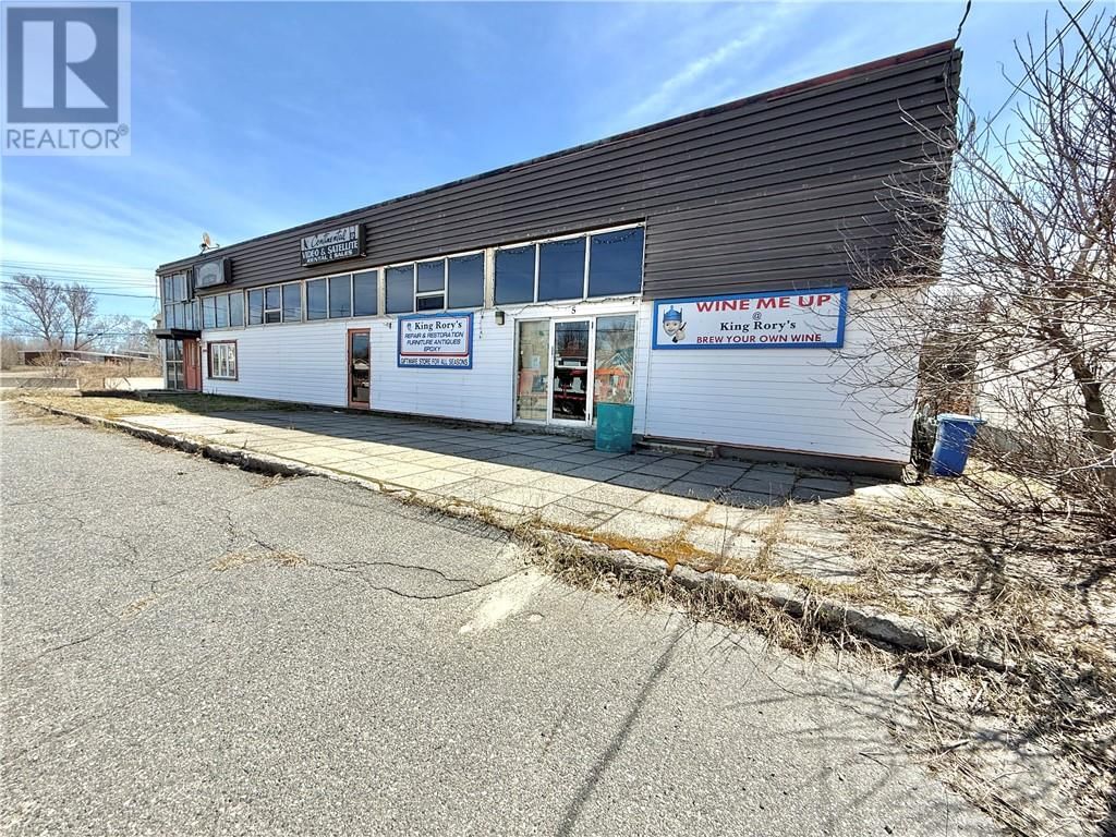 3516 FALCONBRIDGE Image 17