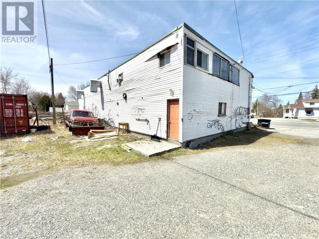 3516 FALCONBRIDGE Image 6