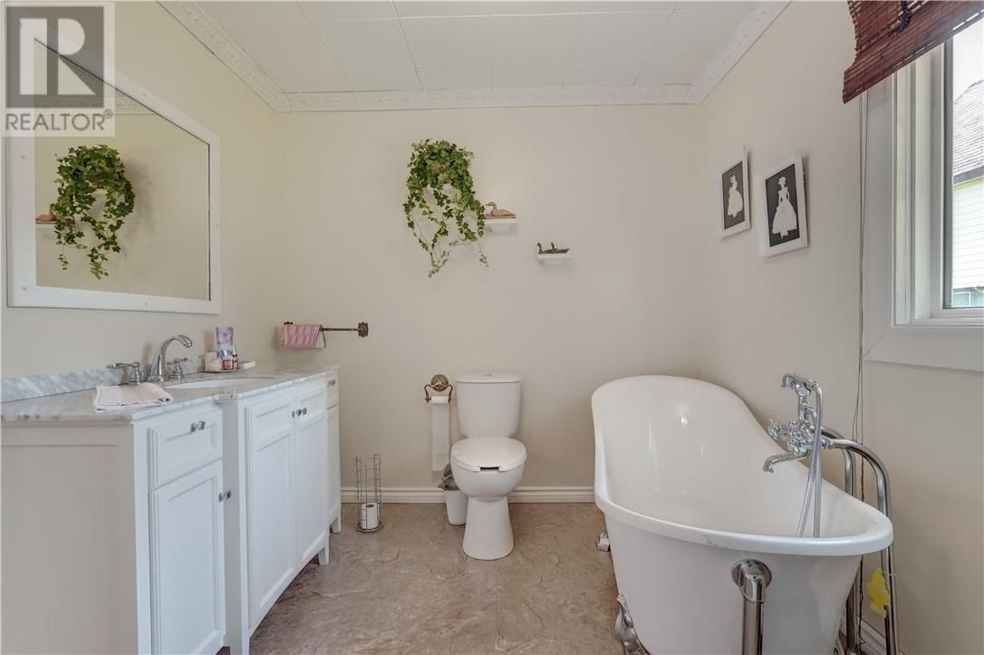 345 CASTLE STREET Image 16