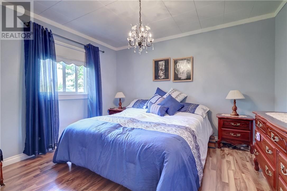345 CASTLE STREET Image 19