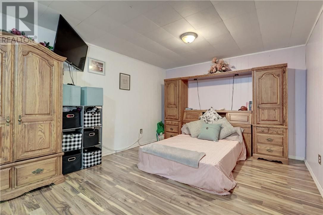 345 CASTLE STREET Image 23