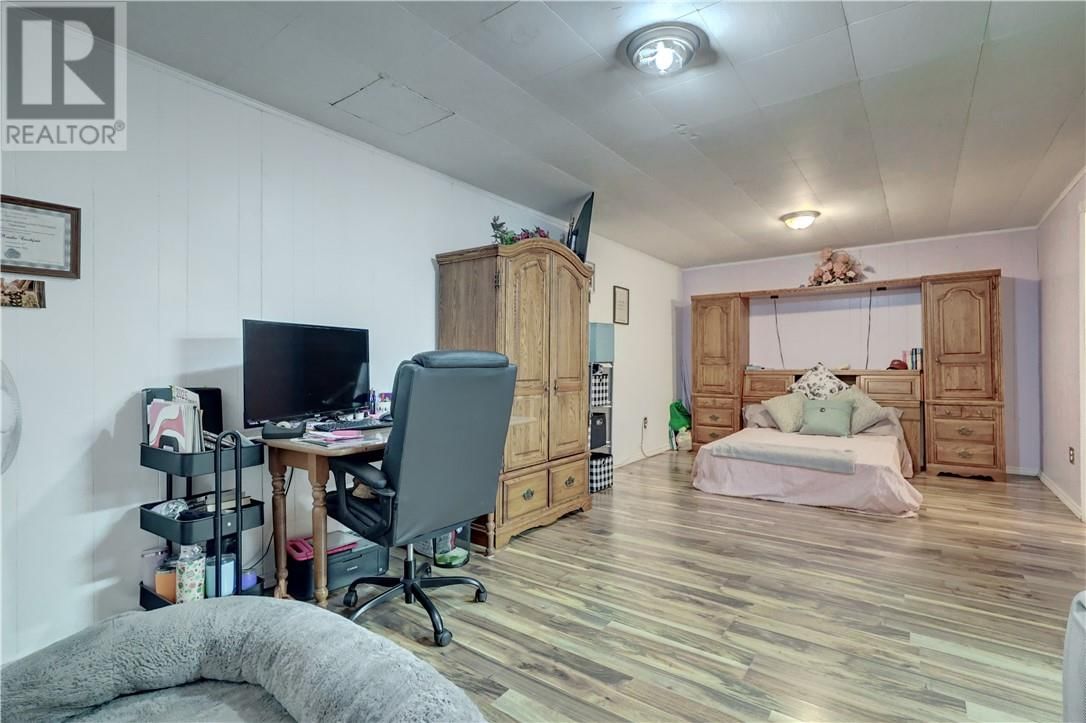 345 CASTLE STREET Image 25