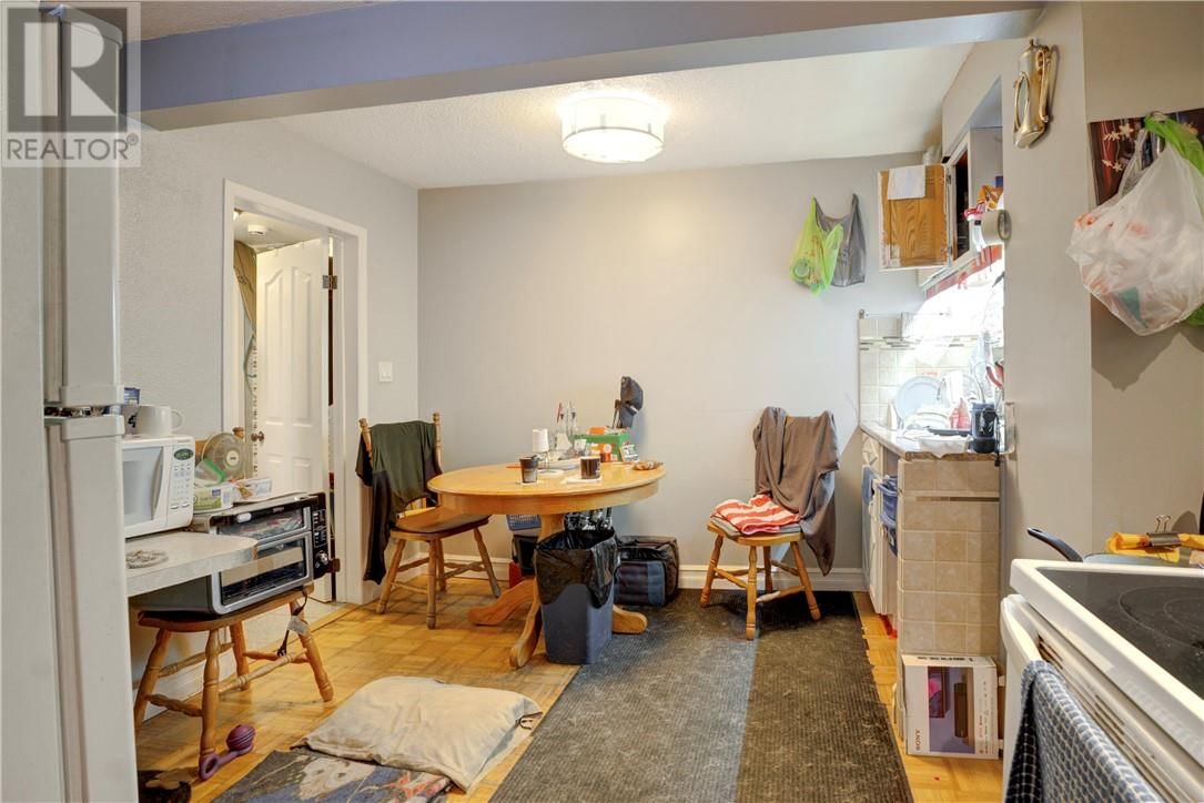 1071 LORNE STREET Image 11