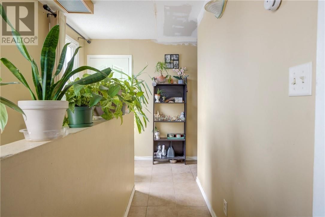 1071 LORNE STREET Image 14
