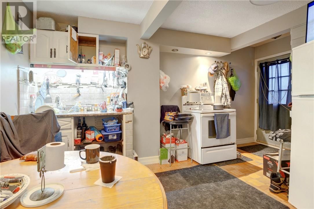 1071 LORNE STREET Image 9