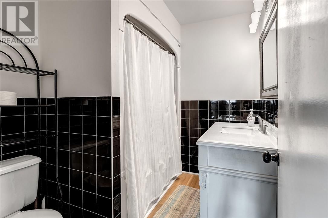 116 ESTE DRIVE Image 12