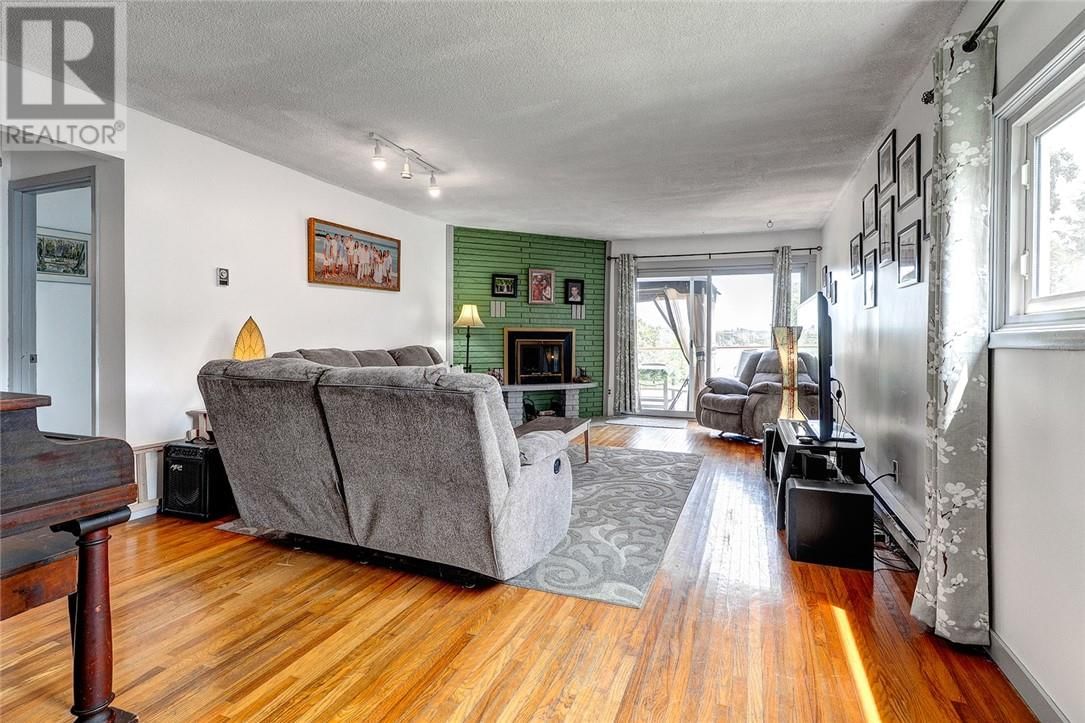 116 ESTE DRIVE Image 3