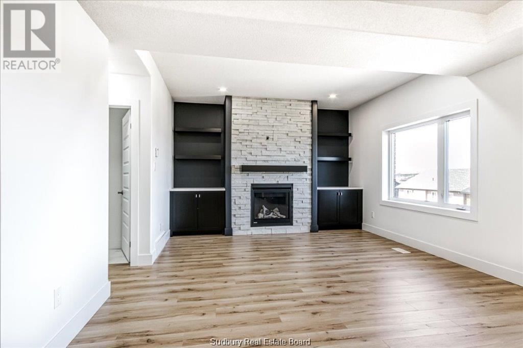 828 MOONROCK Image 8