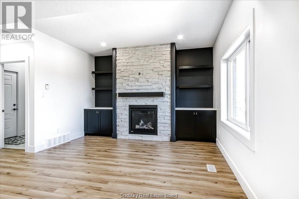 828 MOONROCK Image 9