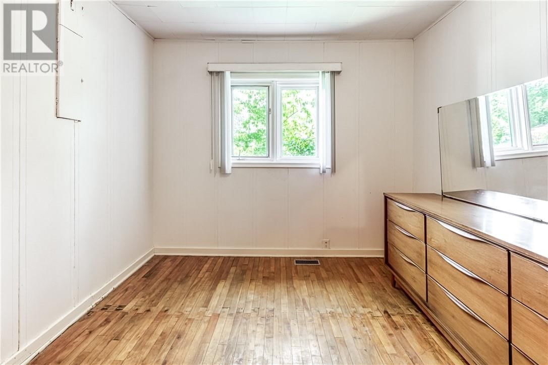14 OAK AVENUE Image 12