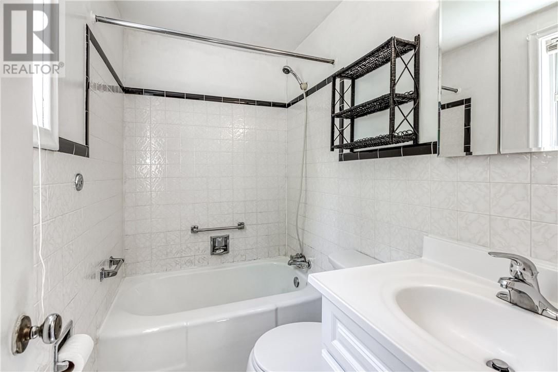 14 OAK AVENUE Image 16