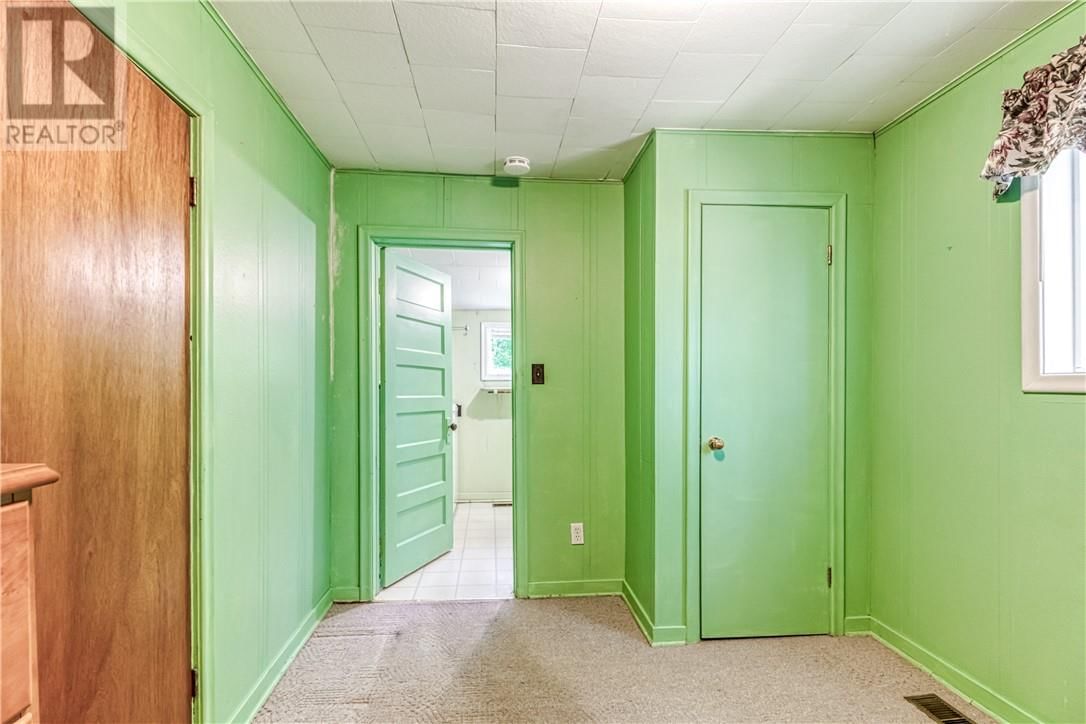 14 OAK AVENUE Image 18
