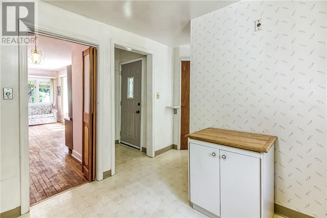 14 OAK AVENUE Image 8