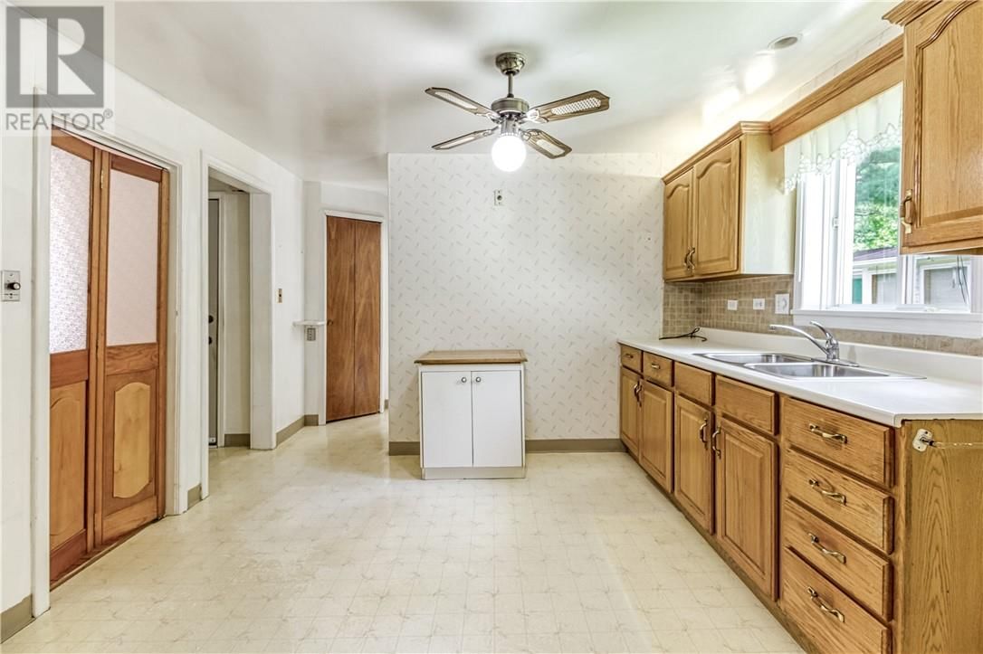 14 OAK AVENUE Image 9