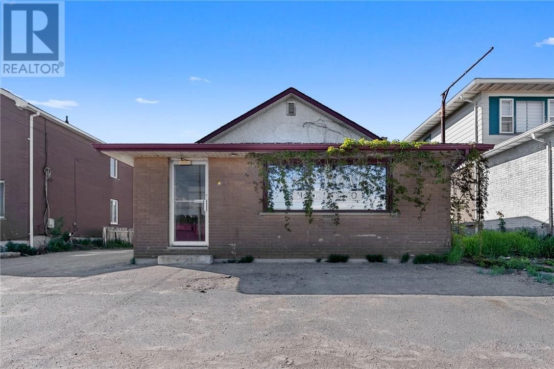 973 LORNE STREET Image 1