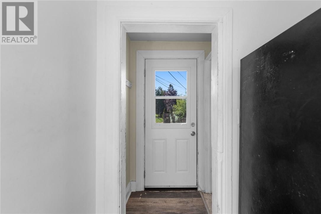973 LORNE STREET Image 12