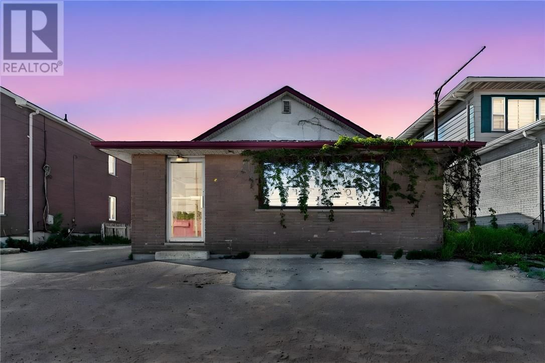 973 LORNE STREET Image 2