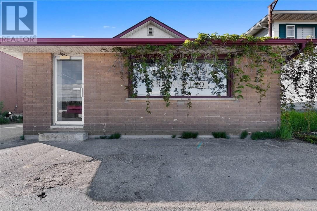973 LORNE STREET Image 3