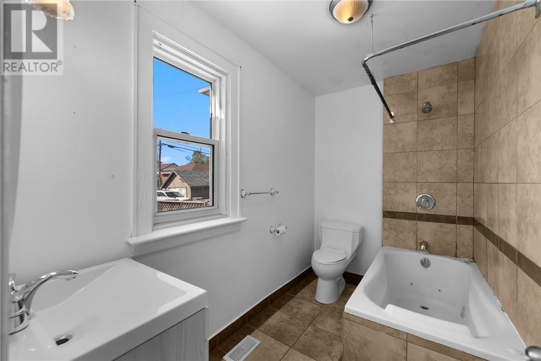 973 LORNE STREET Image 32