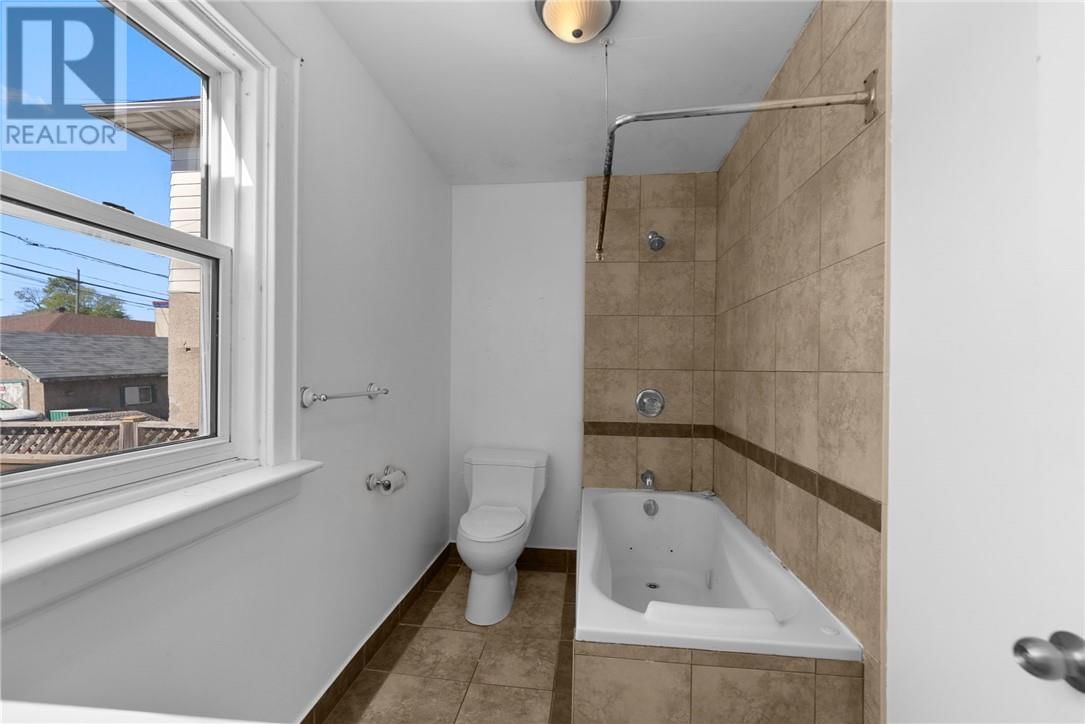 973 LORNE STREET Image 33