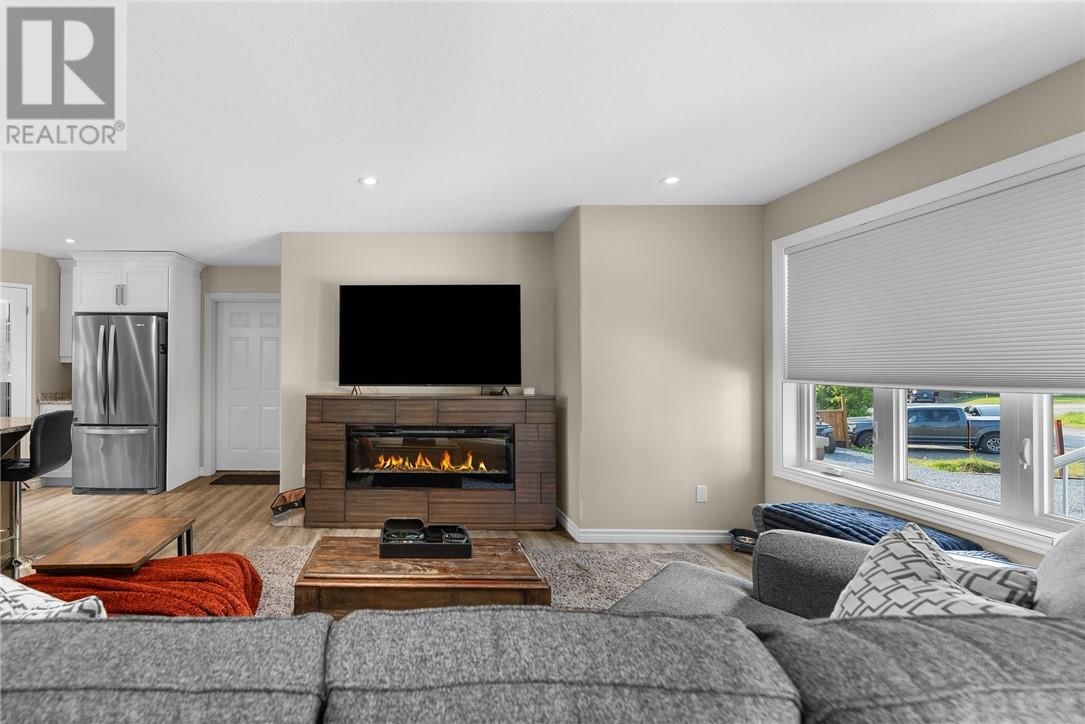 9 HAWTHORNE STREET Image 25