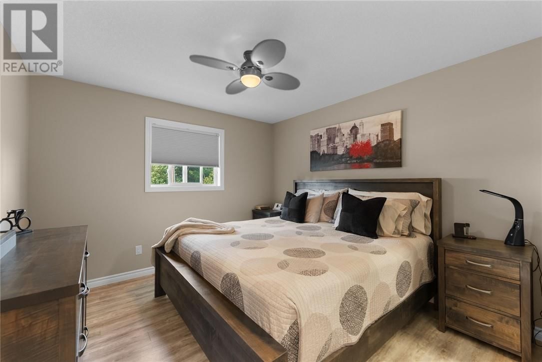 9 HAWTHORNE STREET Image 36