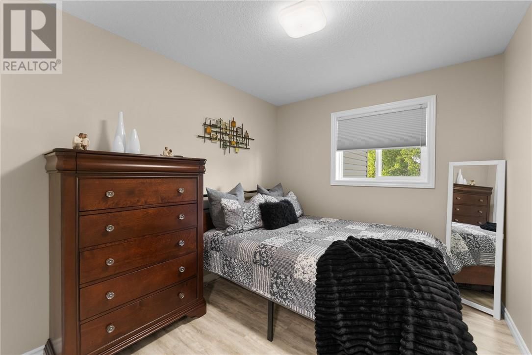 9 HAWTHORNE STREET Image 39