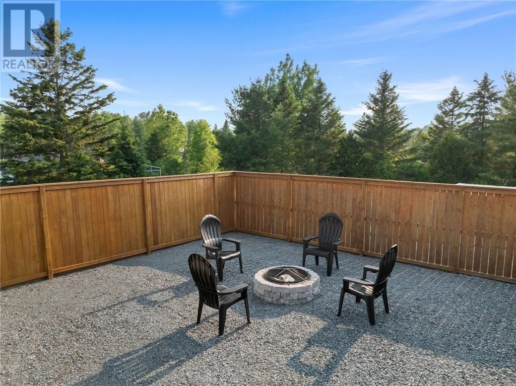 9 HAWTHORNE STREET Image 59