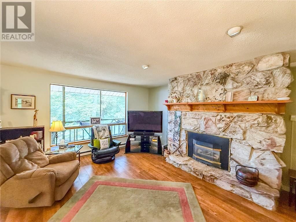1086 LAKE STREET Image 29