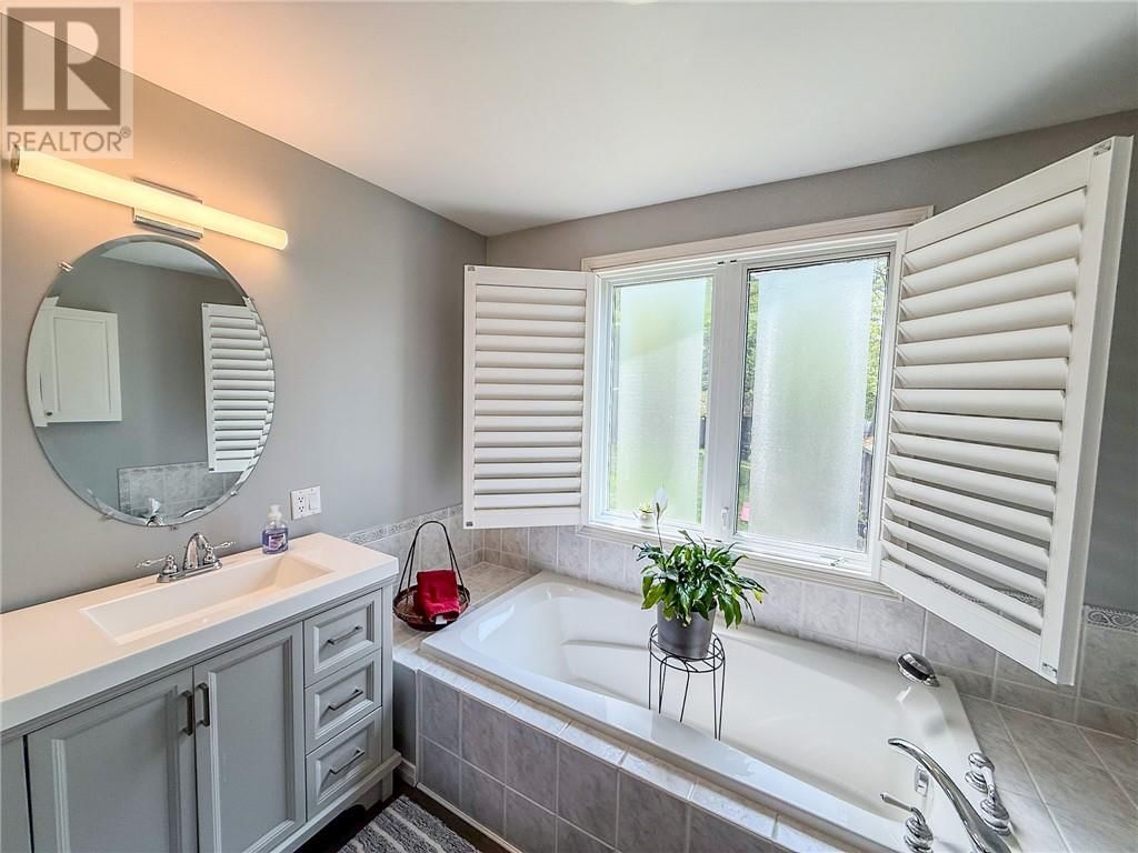 1086 LAKE STREET Image 33