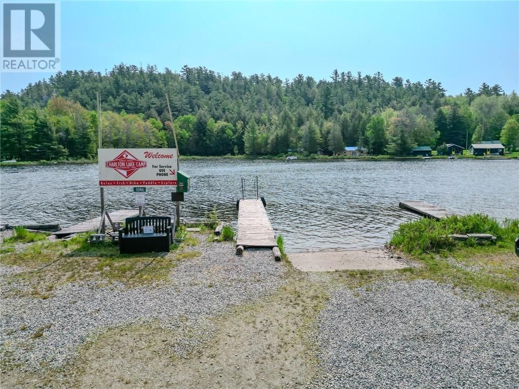 1086 LAKE STREET Image 9