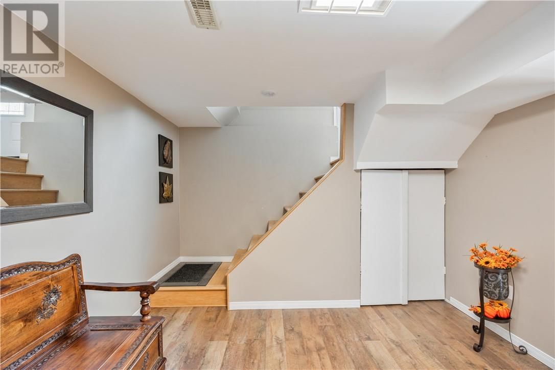 4142 FROST AVENUE Image 21