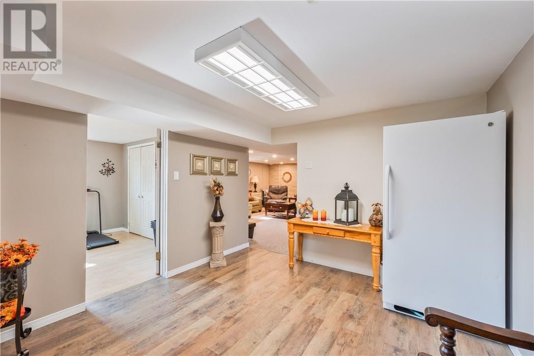 4142 FROST AVENUE Image 22