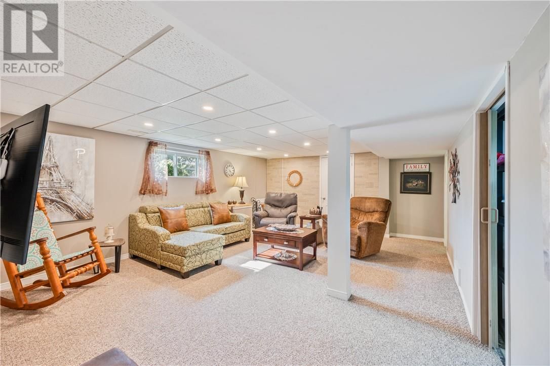4142 FROST AVENUE Image 23