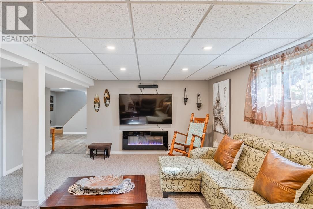 4142 FROST AVENUE Image 24