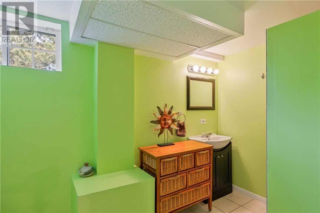 4142 FROST AVENUE Image 25