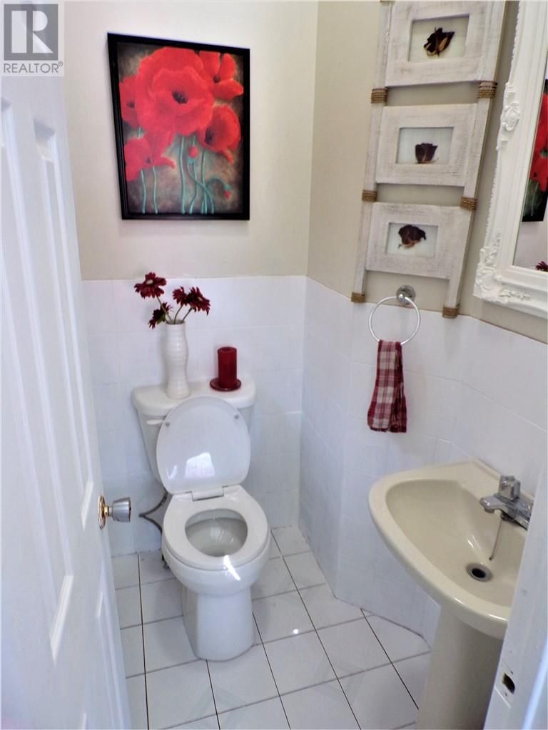 413 CULVER CRESCENT Image 19