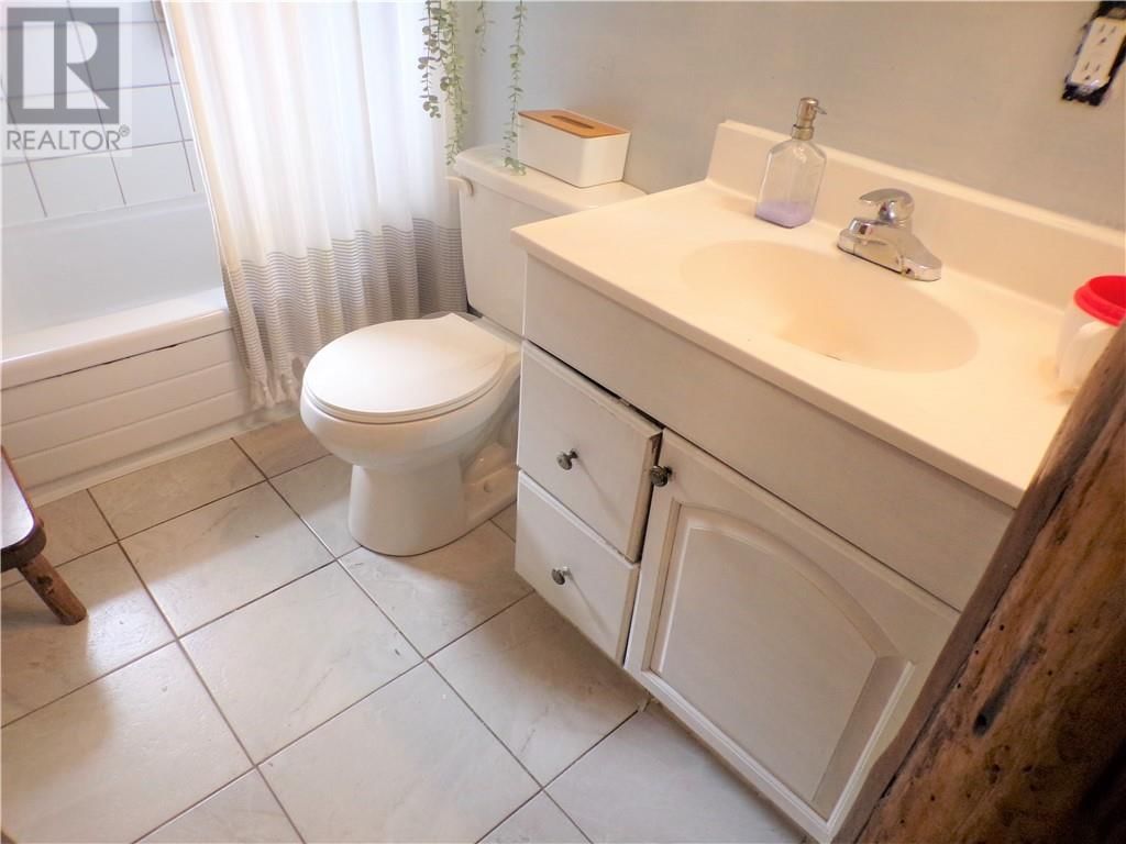 413 CULVER CRESCENT Image 27
