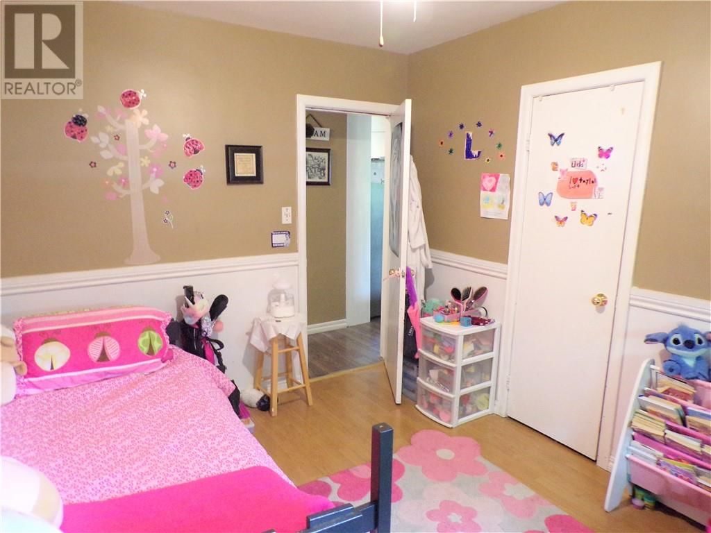 413 CULVER CRESCENT Image 30