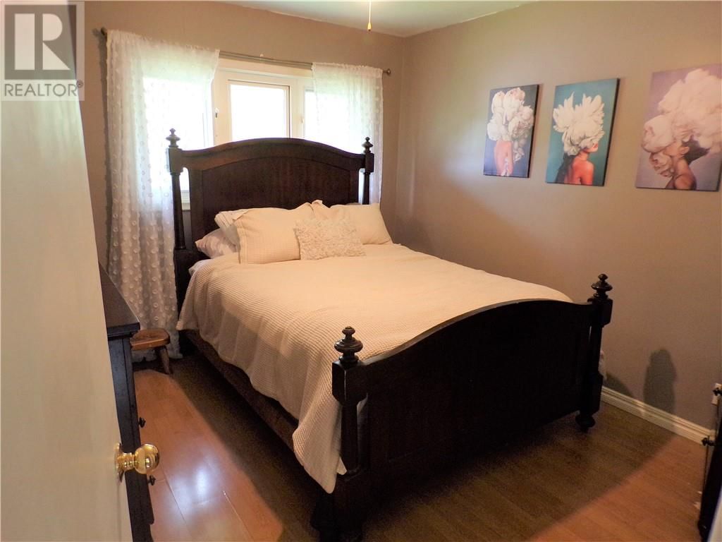 413 CULVER CRESCENT Image 34