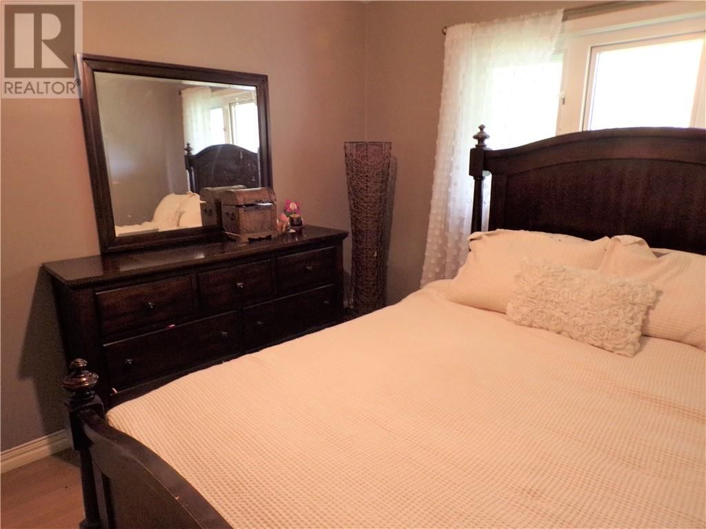 413 CULVER CRESCENT Image 35